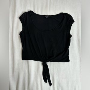 Black lace short sleeve crop top Tela